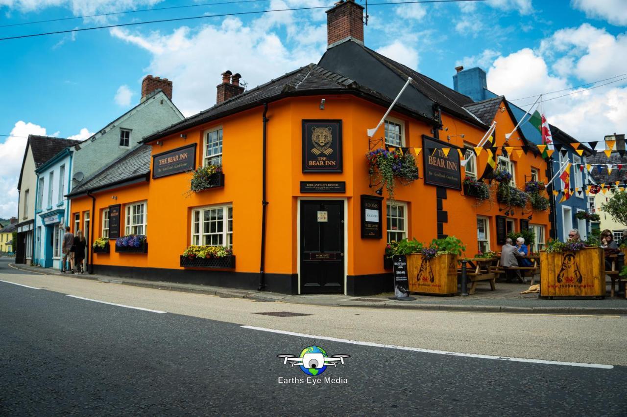 The Bear Inn Llandovery Exterior foto