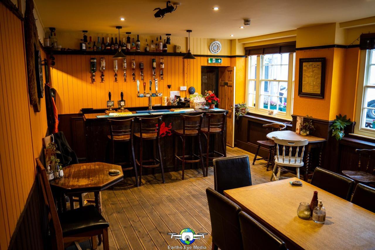 The Bear Inn Llandovery Exterior foto